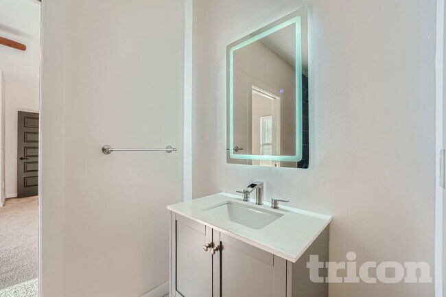 Building Photo - 2841 Clifton Church Rd SE