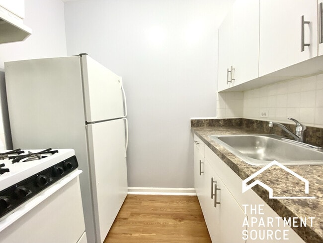 Foto del edificio - 4241 N Kenmore Ave