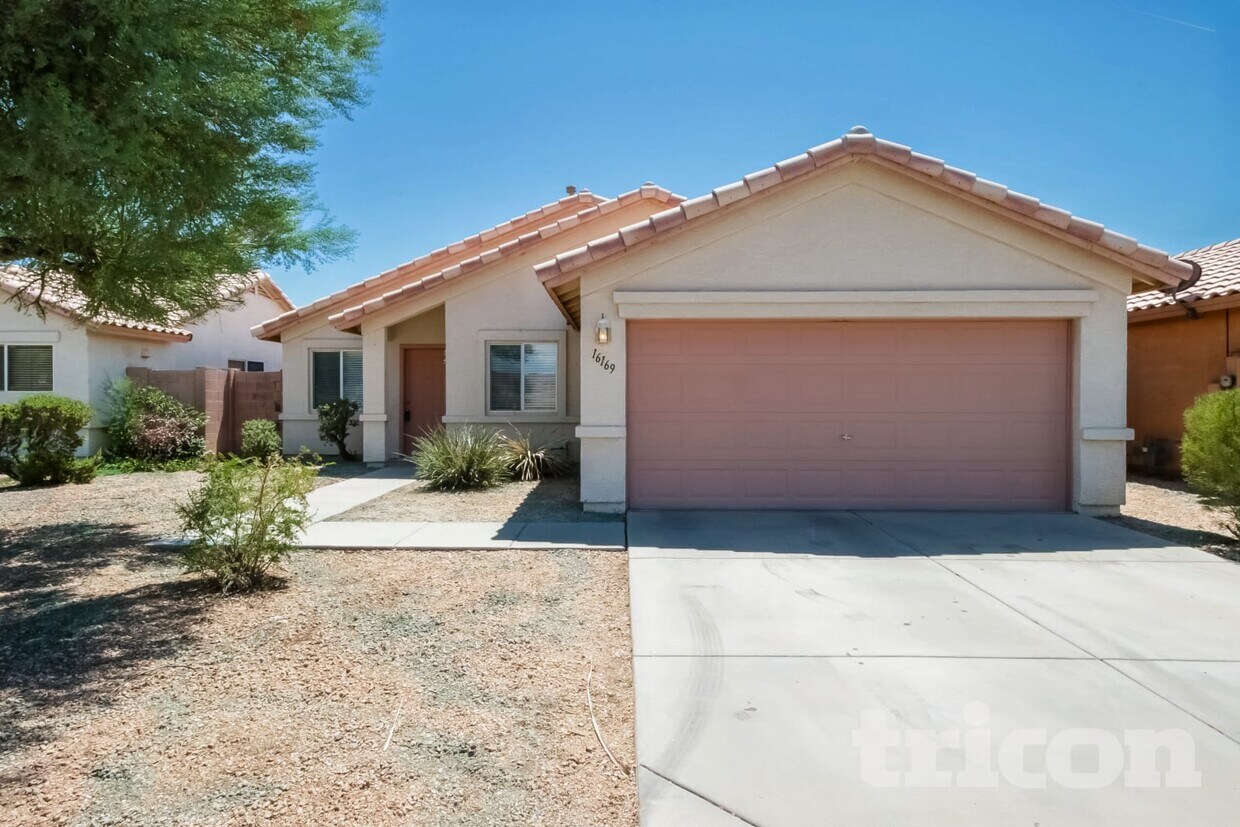 Foto principal - 16169 W Buchanan St