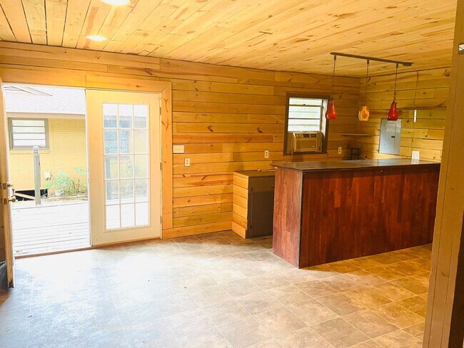 Foto del edificio - ** 4 Bed 2 Bath located in Forest Hills ** Call 334-366-9198 to schedule a self-tour