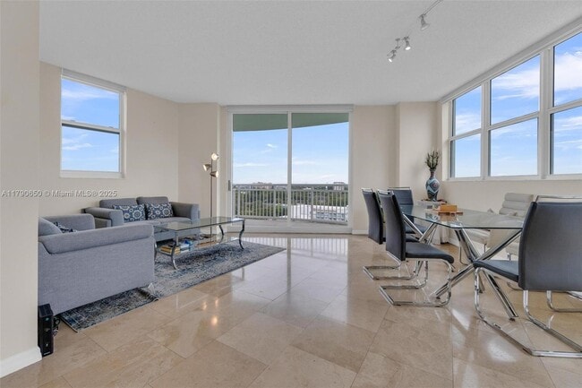 Building Photo - 2475 Brickell Ave