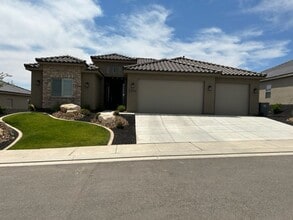 Building Photo - 2715 W Trasimeno Dr