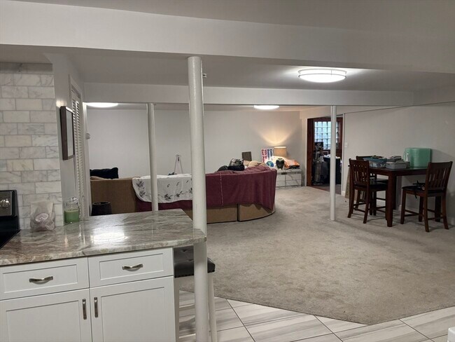 Foto del edificio - 57 Fox Hill Rd