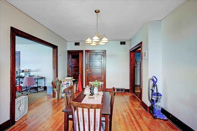 Comedor - 137 E Court St