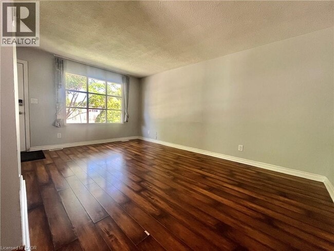 Building Photo - 10480 Lonsdale Crescent