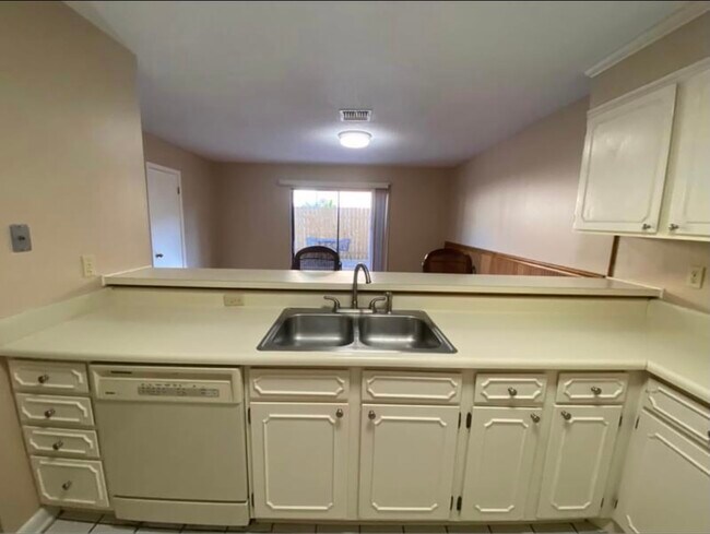 Building Photo - 3500 E Simcoe St