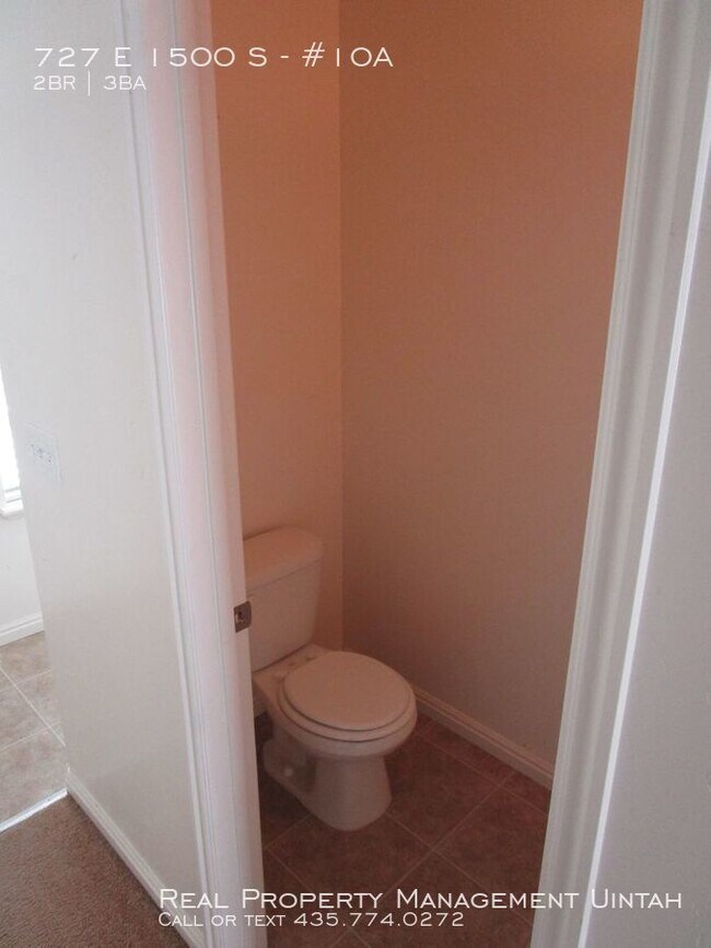 Building Photo - 2 bed 2.5 Bath Townhome in Sky Park II