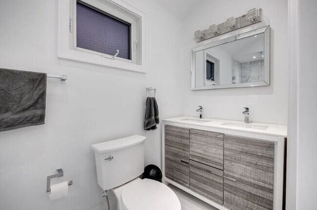 Building Photo - 17 Ferrier Av