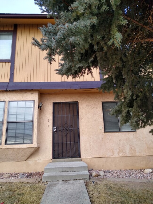 Building Photo - 171 College Way