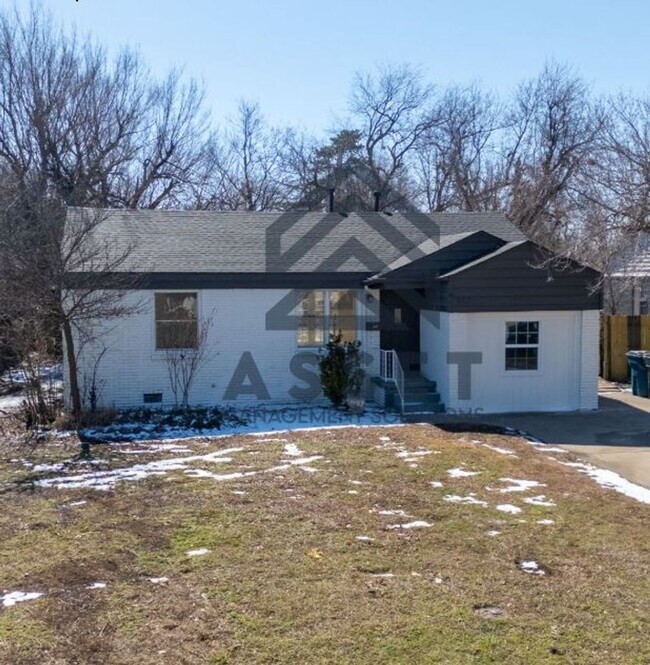 Building Photo - 422 E Northrup Dr
