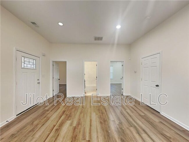 Building Photo - 1849 E Farris Ave