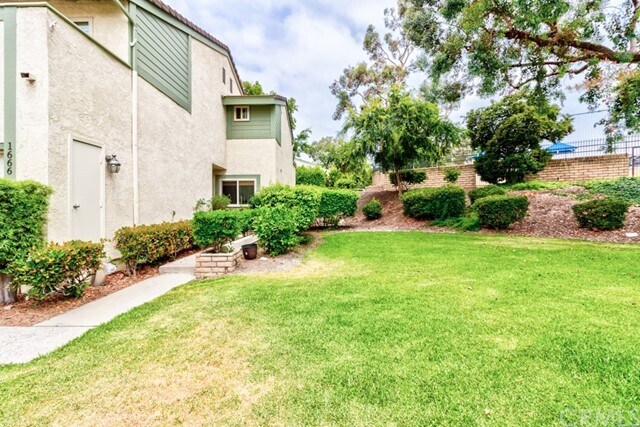 Building Photo - 1666 Albany Ct