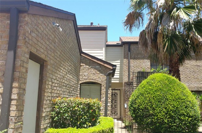 Foto del edificio - 2555 Bering Dr
