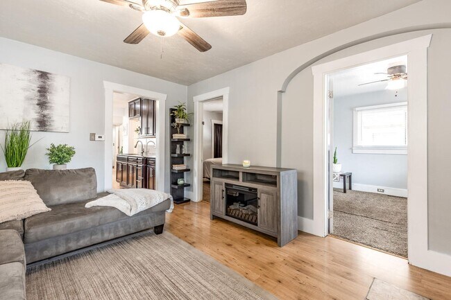 Building Photo - Adorable Home with Fenced Backyard