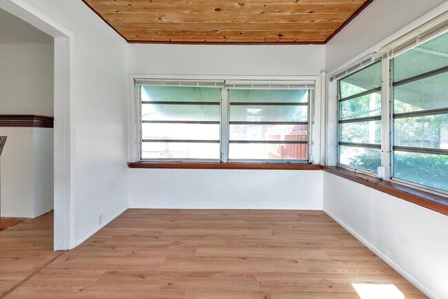 Foto del edificio - 713 10th Ave N