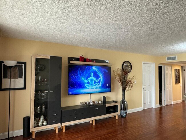 Foto del edificio - 9355 SW 8th St