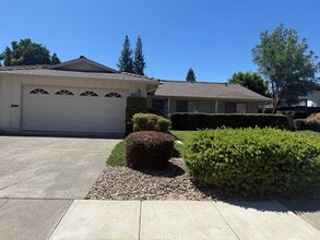 Building Photo - 718 Linwood St