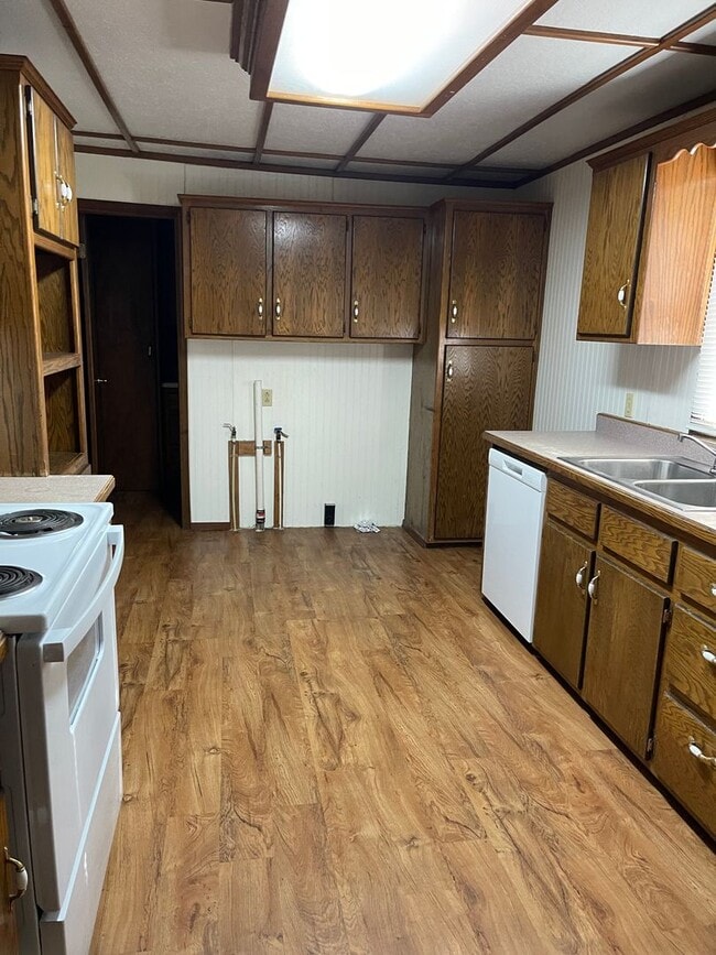 Building Photo - 2 BEDROOM 1 BATHROOM HOUSE FOR RENT