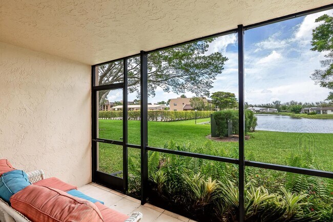Foto del edificio - 140 Lake Nancy Ln
