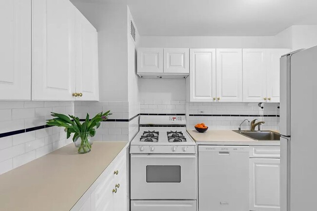 Building Photo - Freshly Renovated 1 Bedroom 1 Bathroom