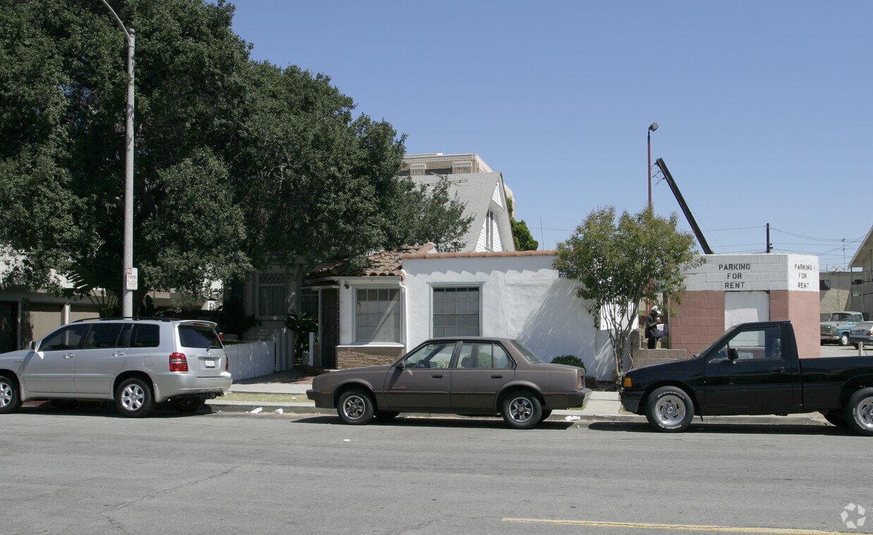 Building Photo - Brownstone l