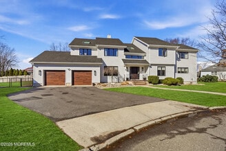 Building Photo - 8 Jackson Ct