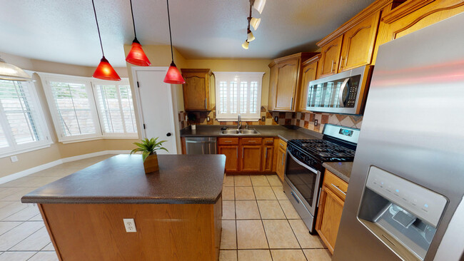 Building Photo - 14279 Desert Sunset Dr
