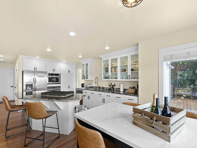 Building Photo - 129 Deerbrook Dr