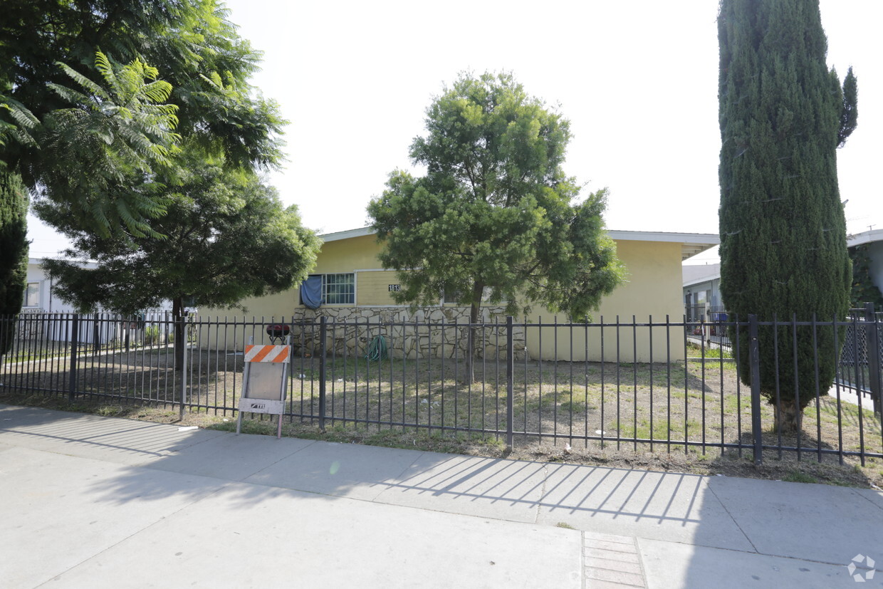 Building Photo - 1813 S Evergreen