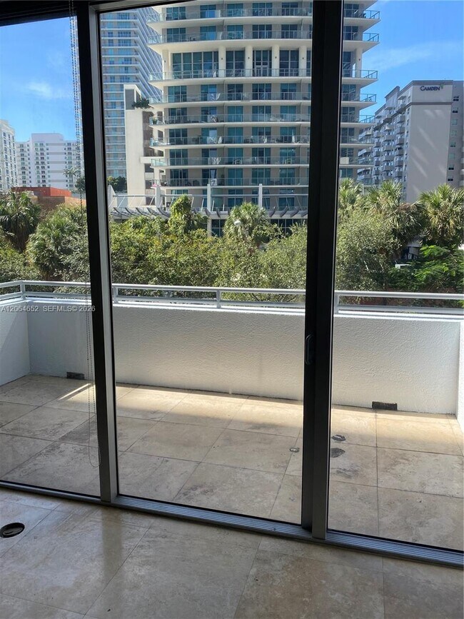 Building Photo - 1050 Brickell Ave
