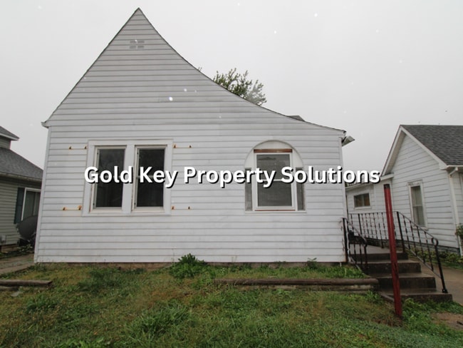Building Photo - Oversized 3 BR 1 BA House with Garage and ...