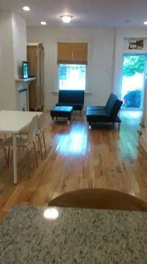 Foto del edificio - 259 E Sydney St