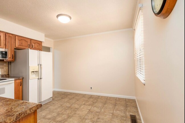 Building Photo - 709 Liberty Pike