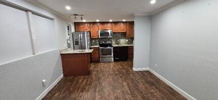 Building Photo - 1190 Westwood Dr