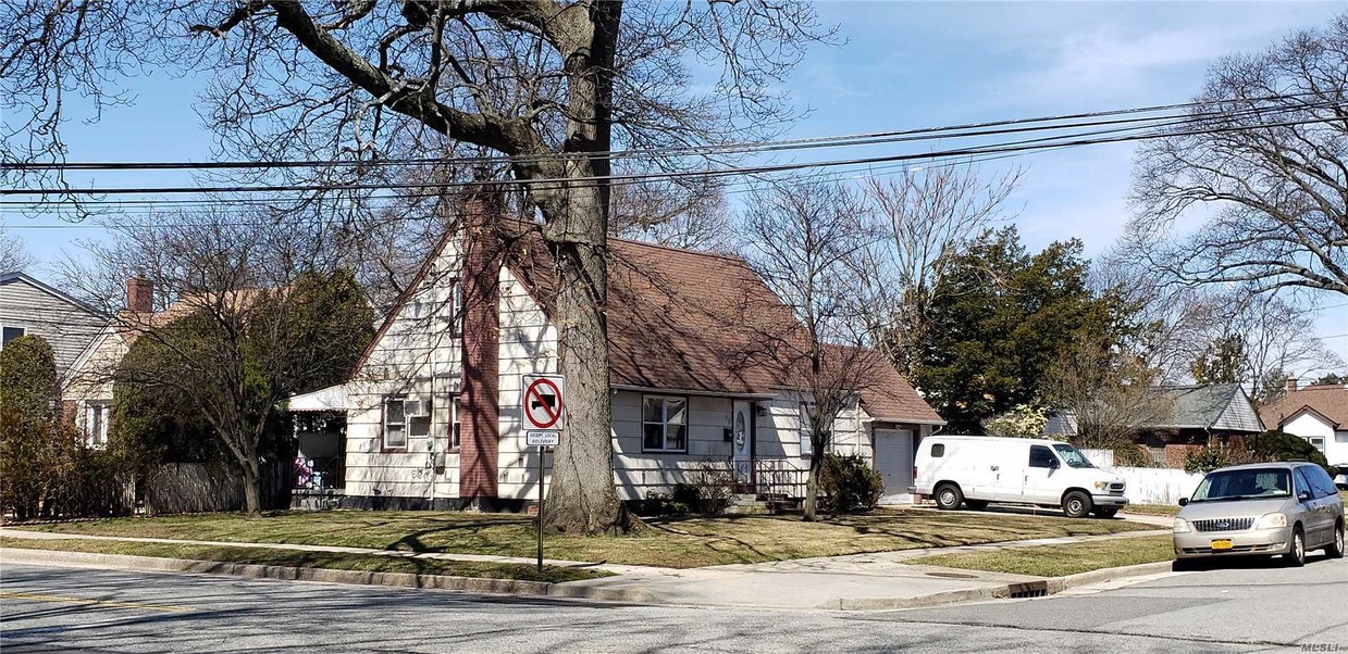 Building Photo - 75 Nassau Pkwy