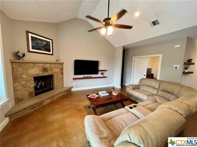 Building Photo - 3948 Summit Dr