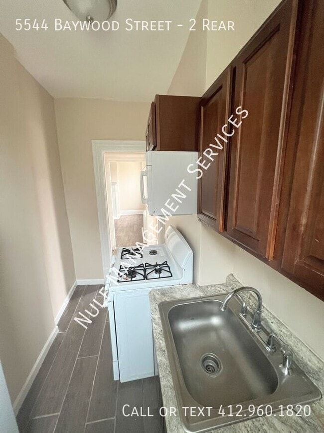 Foto del edificio - 5544 Baywood St