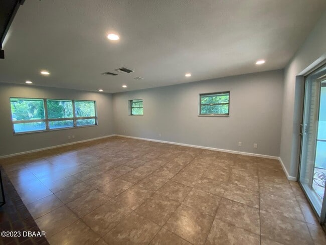 Building Photo - 1 Arrowhead Dr