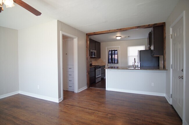 Building Photo - 9309 Mahler Pl