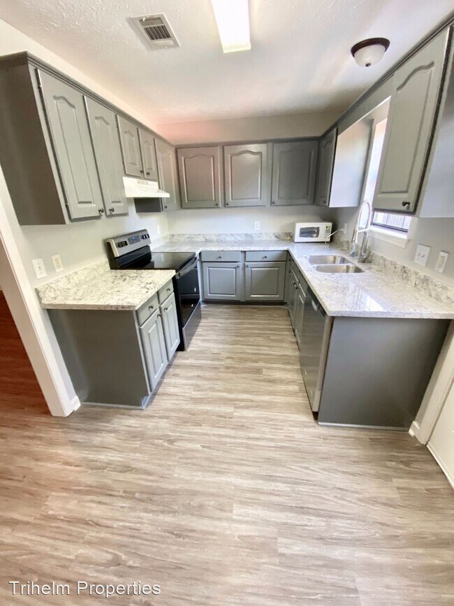 Building Photo - 100 Pine Lake Pl