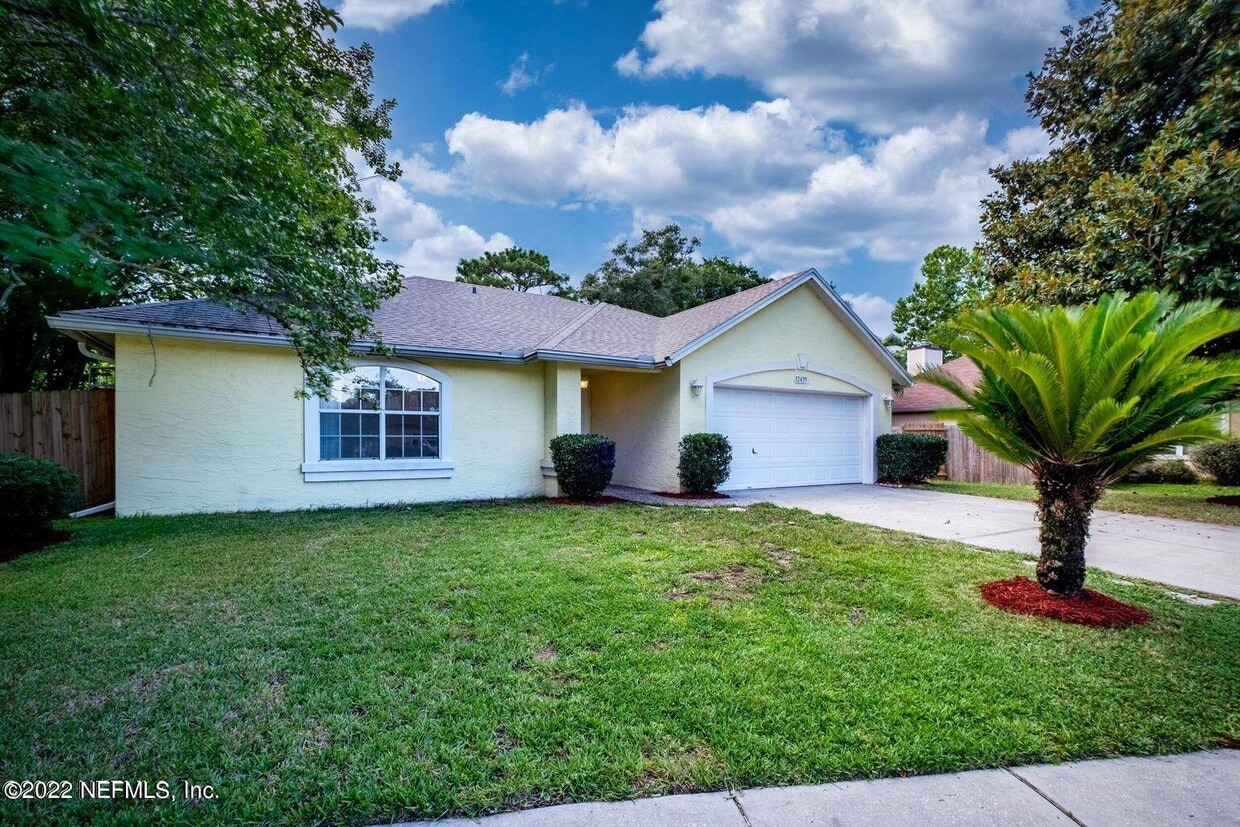 Primary Photo - 12635 Chapeltown Cir E