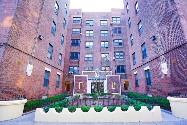 Building Photo - 230 Park Pl
