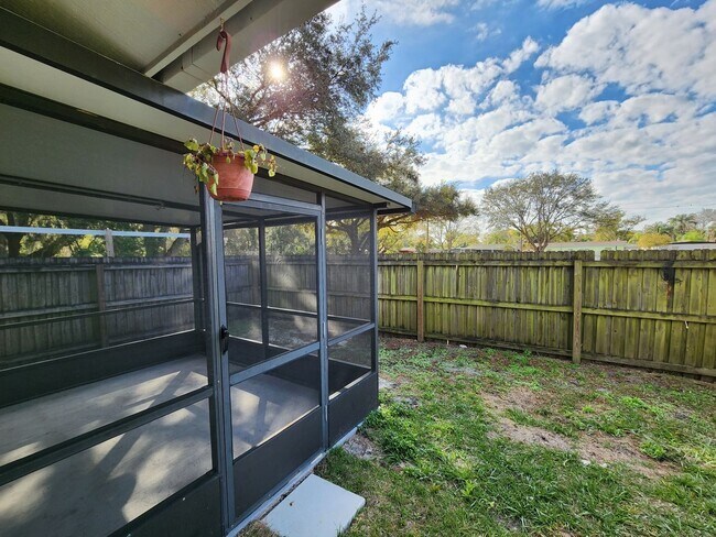 Building Photo - 14919 Old Pointe Rd