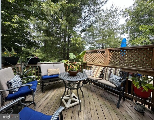 Building Photo - 9352 Deer Glen Ct