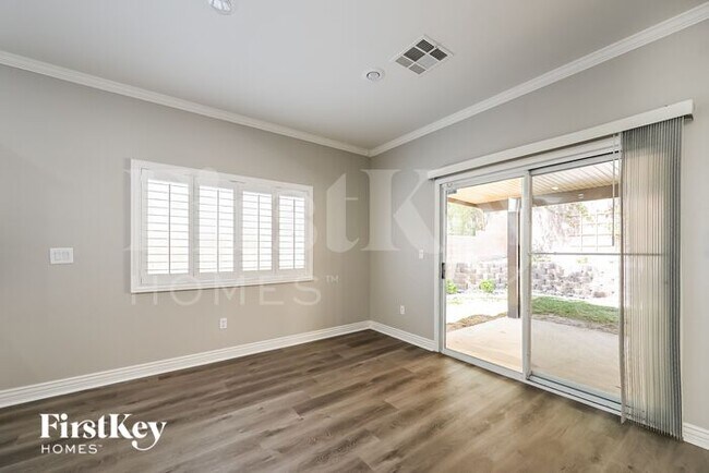 Building Photo - 10549 Bardilino St