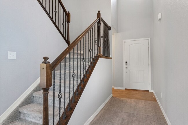 Building Photo - Spacious 4-Bed Home Minutes from Fort Cars...