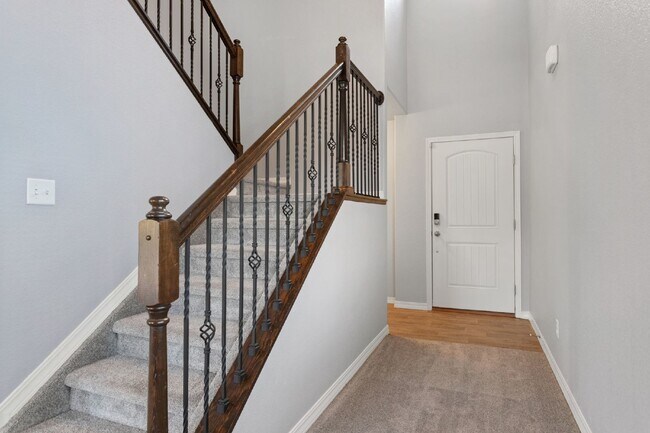 Foto del edificio - Spacious 4-Bed Home Minutes from Fort Cars...