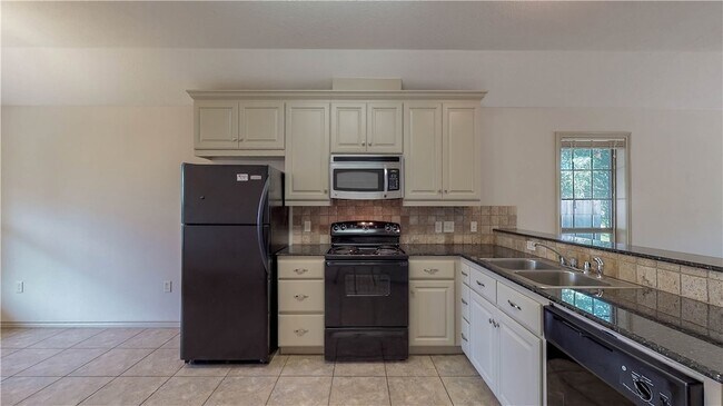 Building Photo - 115 Richards St