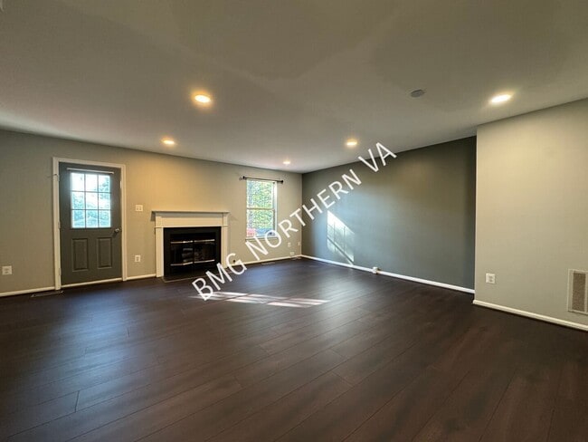 Building Photo - 8651 Centerton Ln