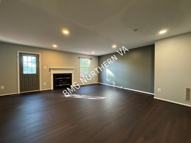 Foto del edificio - 8651 Centerton Ln